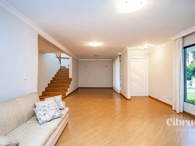 Casa com 586m² 3 quartos e 3 banheiros, para alugar, no bairro Abranches em Curitiba
