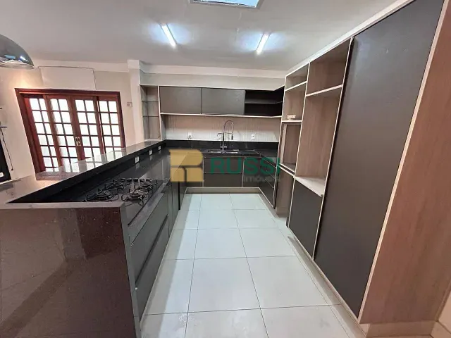 Casa com 600m² 4 quartos e 4 banheiros, à venda, no bairro Condomínio Residencial Floresta em São José dos Campos