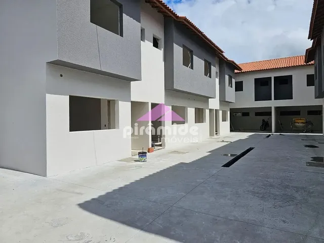 Casa com 79m² 2 quartos e 2 banheiros, à venda, no bairro Cidade Jardim em Caraguatatuba