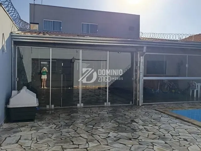 Casa com 200m², à venda, no bairro Jardim Espanha em Uberaba