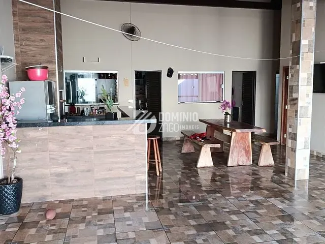Casa com 200m², à venda, no bairro Jardim Espanha em Uberaba