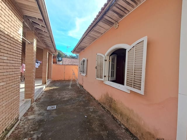 Casa com 327m² 3 quartos e 2 banheiros, à venda, no bairro Urbanova em São José dos Campos