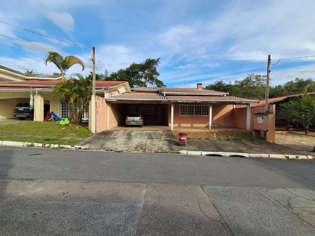 Casa com 327m² 3 quartos e 2 banheiros, à venda, no bairro Urbanova em São José dos Campos