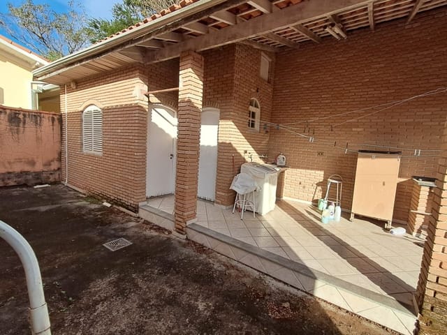 Casa com 327m² 3 quartos e 2 banheiros, à venda, no bairro Urbanova em São José dos Campos