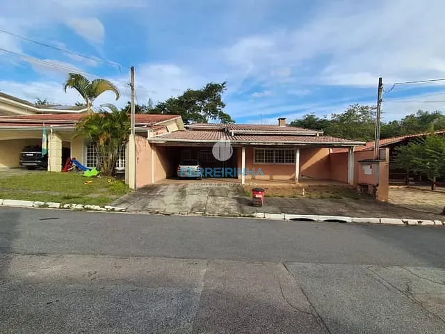 Casa com 327m² 3 quartos e 2 banheiros, à venda, no bairro Urbanova em São José dos Campos