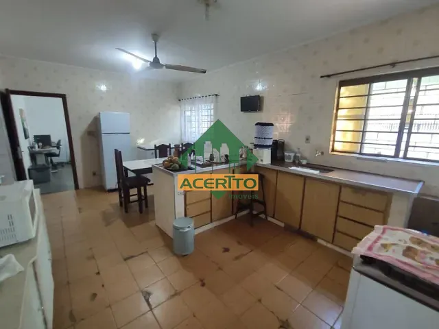 Casa com 300m² 2 quartos e 1 banheiro, à venda, no bairro Jardim Brasília em Araçatuba