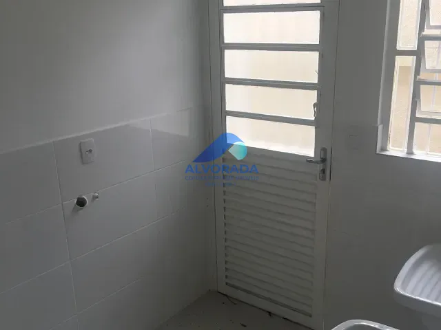Casa com 300m², para alugar, no bairro Vila Rubi em São José dos Campos