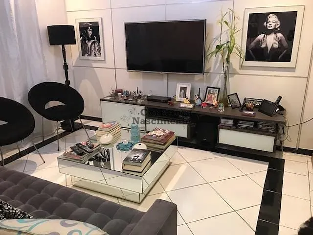 Casa com 200m² 2 quartos e 3 banheiros, à venda, no bairro Jardim Califórnia em Jacareí