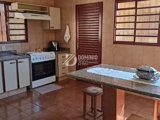 Casa com 288m² 3 quartos e 2 banheiros, à venda, no bairro Parque das Gameleiras em Uberaba