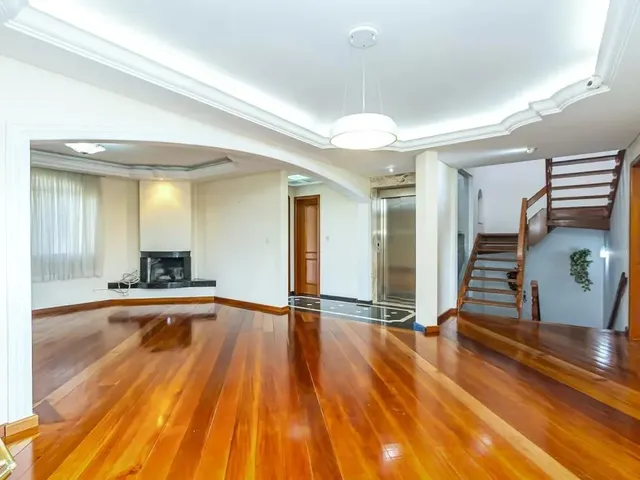 Casa com 434m² 3 quartos e 5 banheiros, para alugar, no bairro Mossunguê em Curitiba