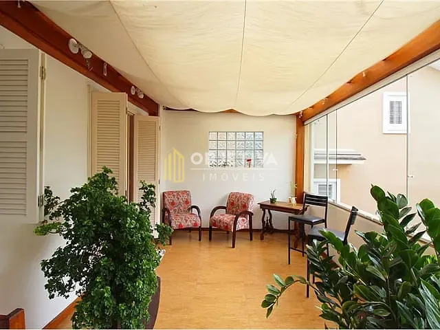 Casa 3 quartos e 3 banheiros, à venda, no bairro Medianeira em Porto Alegre
