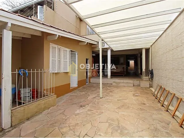 Casa 3 quartos e 3 banheiros, à venda, no bairro Medianeira em Porto Alegre