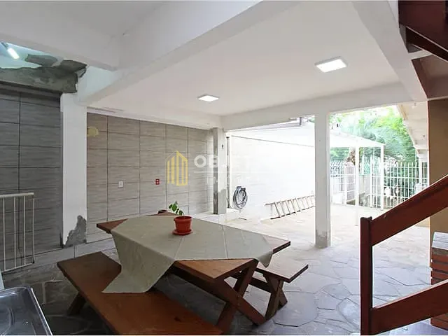 Casa 3 quartos e 3 banheiros, à venda, no bairro Medianeira em Porto Alegre
