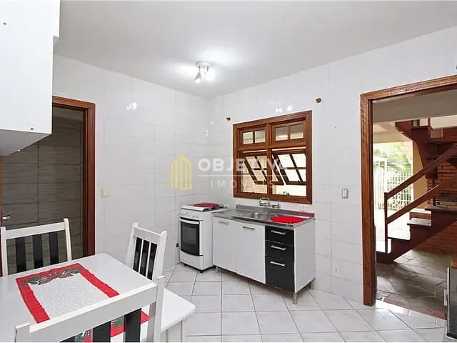 Casa 3 quartos e 3 banheiros, à venda, no bairro Medianeira em Porto Alegre