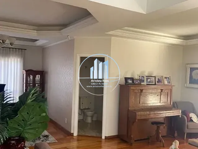 Casa com 458m² 4 quartos e 5 banheiros, à venda, no bairro Fátima I em Pouso Alegre
