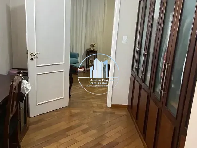 Casa com 458m² 4 quartos e 5 banheiros, à venda, no bairro Fátima I em Pouso Alegre