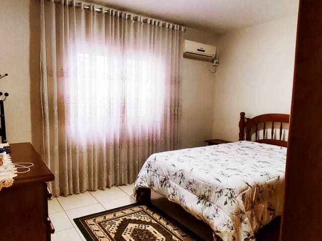Casa com 300m² 2 quartos e 2 banheiros, à venda, no bairro Laranjal em Pelotas