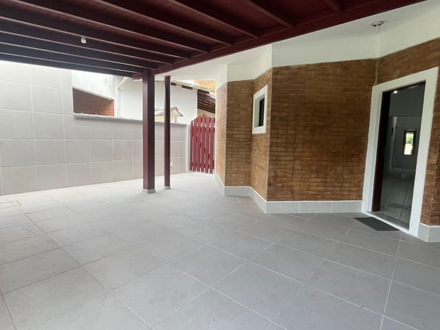 Casa 3 quartos e 3 banheiros, à venda ou para alugar, no bairro Centro em Bertioga