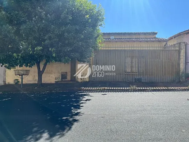 Casa com 300m² 3 quartos e 2 banheiros, à venda, no bairro Fabrício em Uberaba