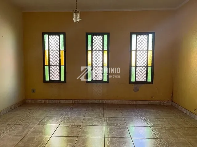 Casa com 300m² 3 quartos e 2 banheiros, à venda, no bairro Fabrício em Uberaba