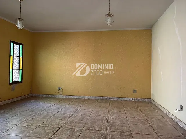Casa com 300m² 3 quartos e 2 banheiros, à venda, no bairro Fabrício em Uberaba