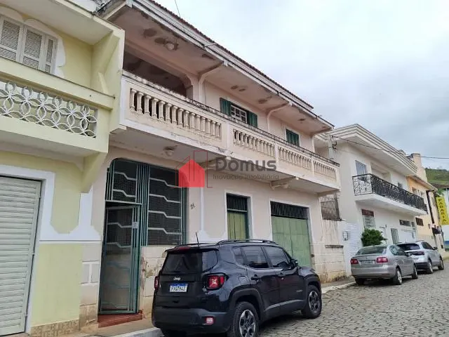 Casa com 449m² 6 quartos e 2 banheiros, à venda, no bairro Centro em São José do Barreiro