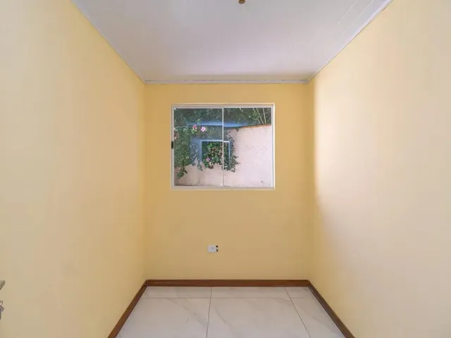 Casa 3 quartos e 1 banheiro, para alugar, no bairro Mossunguê em Curitiba
