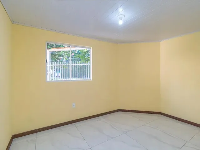 Casa 3 quartos e 1 banheiro, para alugar, no bairro Mossunguê em Curitiba