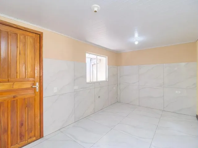 Casa 3 quartos e 1 banheiro, para alugar, no bairro Mossunguê em Curitiba