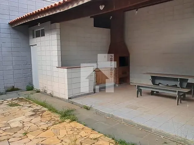 Casa com 800m² 4 quartos e 4 banheiros, à venda ou para alugar, no bairro Jardim Europa em Jundiaí