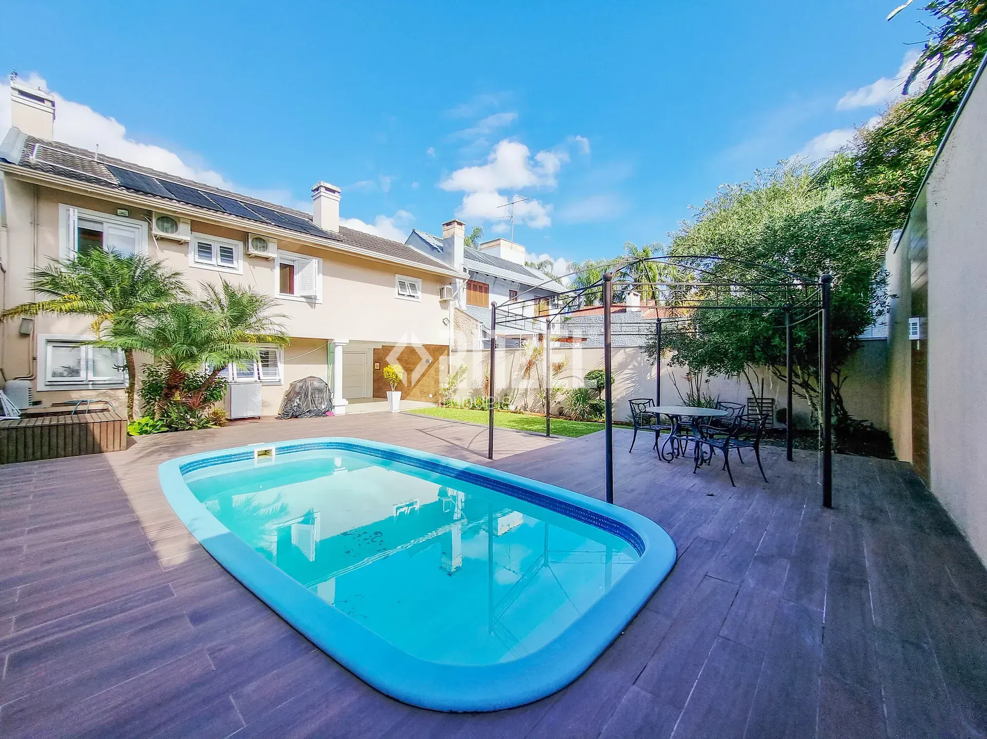 Casa, 3 quartos, 220 m² - Foto 1