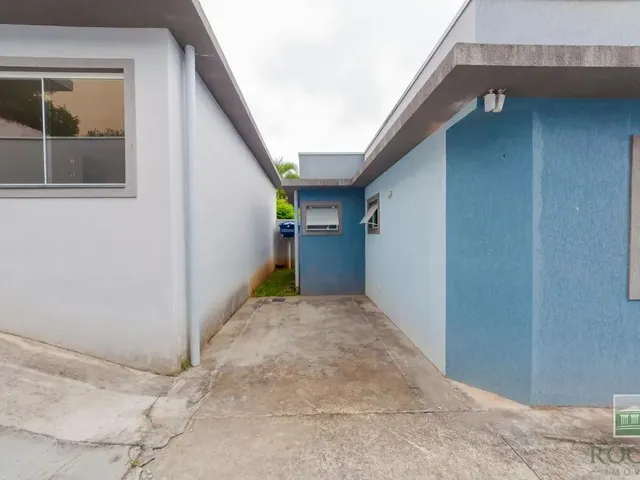 Casa 3 quartos e 2 banheiros, para alugar, no bairro Santa Cândida em Curitiba