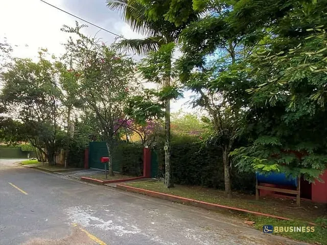 Casa 3 quartos e 5 banheiros, à venda, no bairro Chácara Vale do Rio Cotia em Carapicuíba