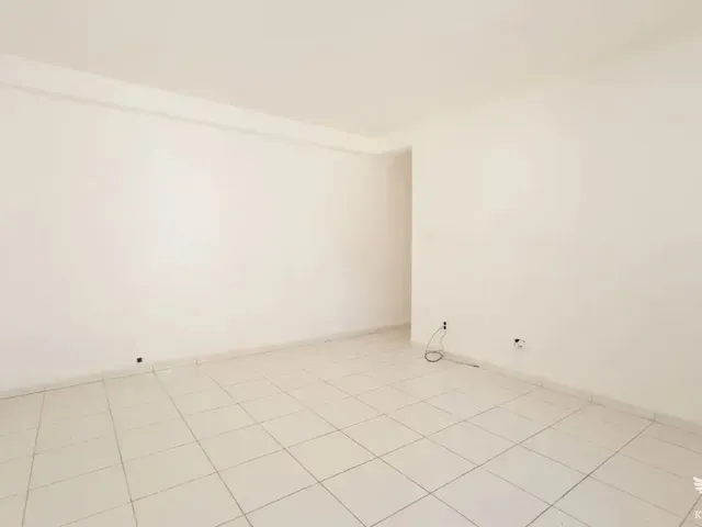 Casa 2 quartos e 1 banheiro, para alugar, no bairro Santa Felicidade em Curitiba