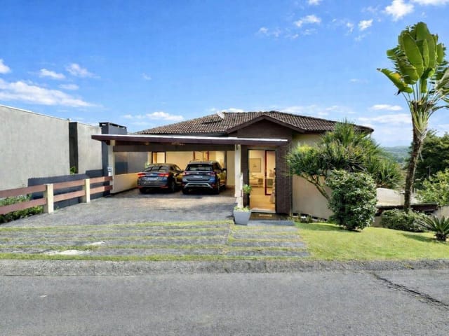 Casa com 500m² 3 quartos e 4 banheiros, à venda, no bairro Golf Gardens em Carapicuíba