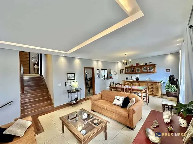 Casa com 500m² 3 quartos e 4 banheiros, à venda, no bairro Golf Gardens em Carapicuíba