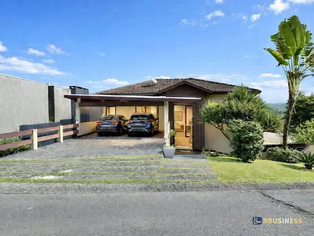 Casa com 500m² 3 quartos e 4 banheiros, à venda, no bairro Golf Gardens em Carapicuíba