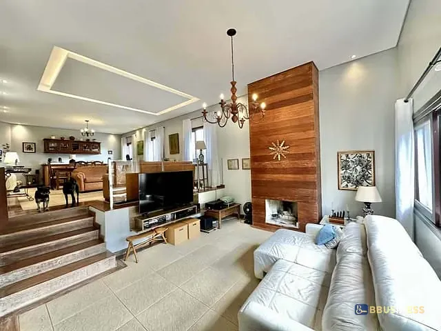 Casa com 500m² 3 quartos e 4 banheiros, à venda, no bairro Golf Gardens em Carapicuíba