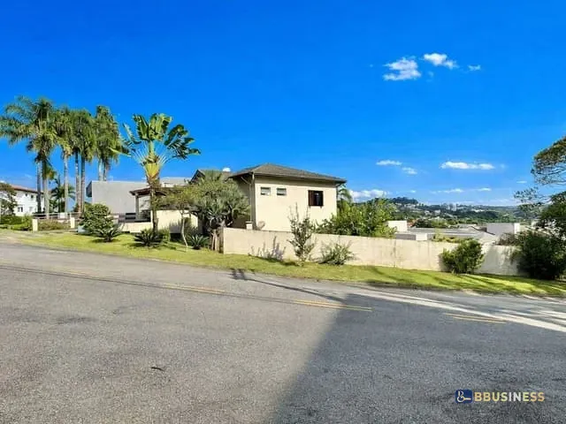 Casa com 500m² 3 quartos e 4 banheiros, à venda, no bairro Golf Gardens em Carapicuíba