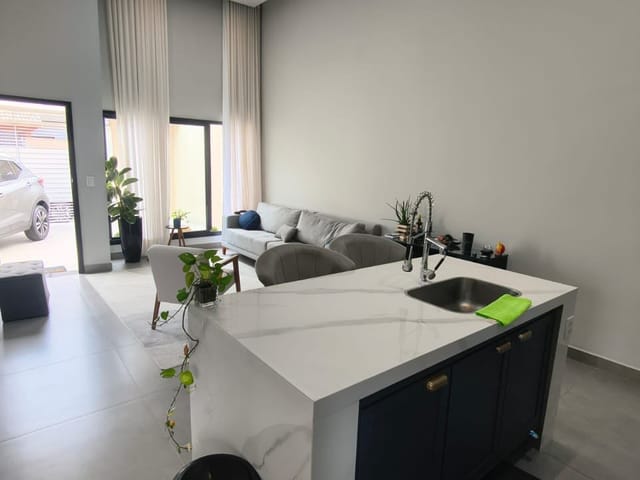 Casa com 175m² 3 quartos e 3 banheiros, à venda, no bairro Loteamento Residencial e Comercial Flamboyant em Pindamonhangaba
