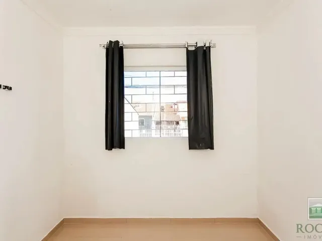 Casa 2 quartos e 1 banheiro, para alugar, no bairro Campo de Santana em Curitiba