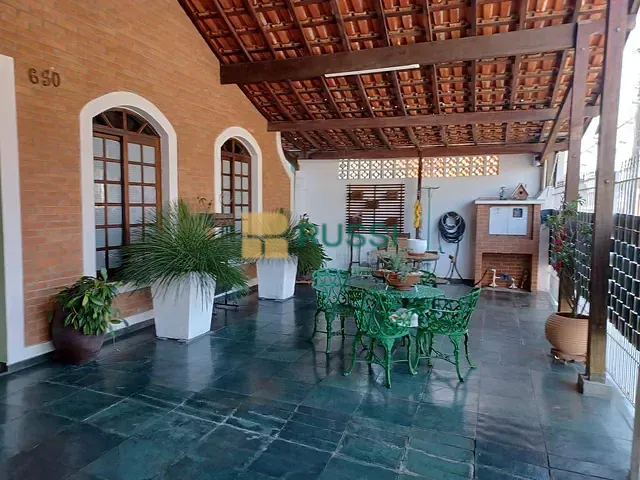 Casa 3 quartos e 2 banheiros, à venda, no bairro Jardim Portugal em São José dos Campos
