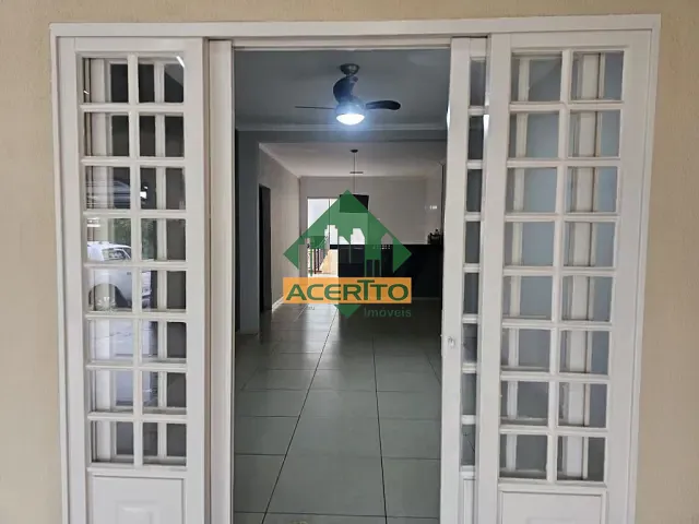 Casa com 300m² 3 quartos e 3 banheiros, à venda, no bairro Umuarama em Araçatuba