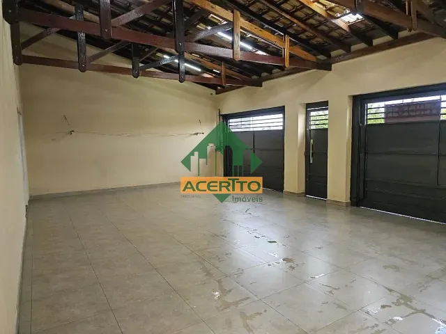 Casa com 300m² 3 quartos e 3 banheiros, à venda, no bairro Umuarama em Araçatuba
