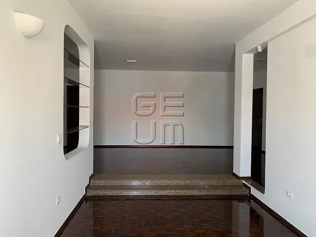 Casa com 394m² 5 quartos e 4 banheiros, à venda, no bairro Quebec em Londrina