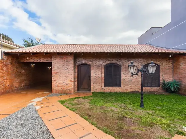Casa com 588m² 4 quartos e 4 banheiros, à venda, no bairro Portão em Curitiba