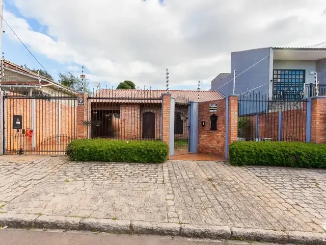 Casa com 588m² 4 quartos e 4 banheiros, à venda, no bairro Portão em Curitiba