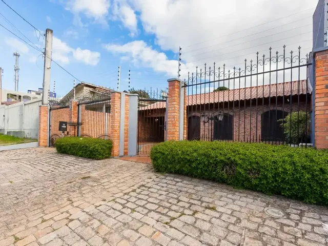 Casa com 588m² 4 quartos e 4 banheiros, à venda, no bairro Portão em Curitiba