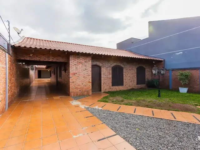 Casa com 588m² 4 quartos e 4 banheiros, à venda, no bairro Portão em Curitiba