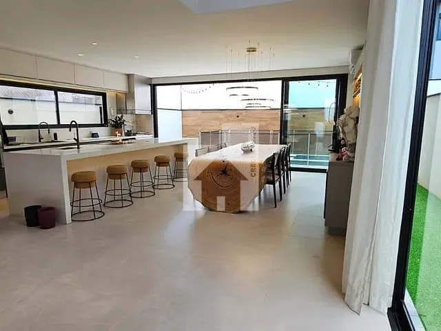 Casa com 330m² 4 quartos e 5 banheiros, à venda, no bairro Recanto Quarto Centenário em Jundiaí